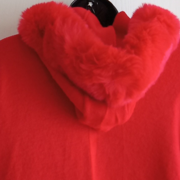 Elegant Hooded Faux Fur Poncho/Cape/ Shawl - Picture 7 of 11